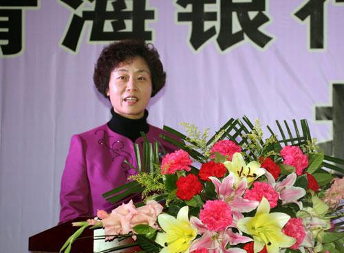 “生活放纵”的女行长（王丽）被双开，执掌千亿银行多年，将其当提款机