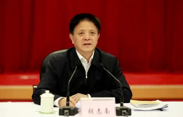 从1996年开始腐败，福建省原副省长出庭受审
