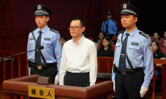 上海市检察院原党组书记、检察长张本才，受审