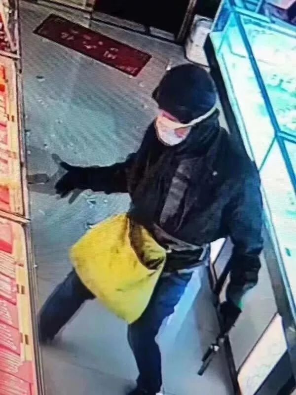 鄂尔多斯金店抢劫案视频曝光 嫌犯已被捕