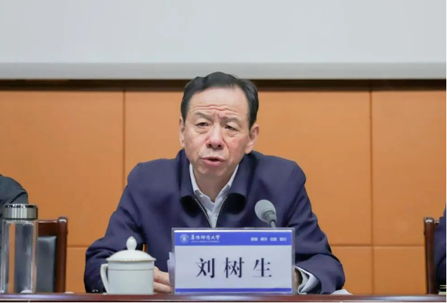 审计组进驻对其审计调查半个月后，官宣落马